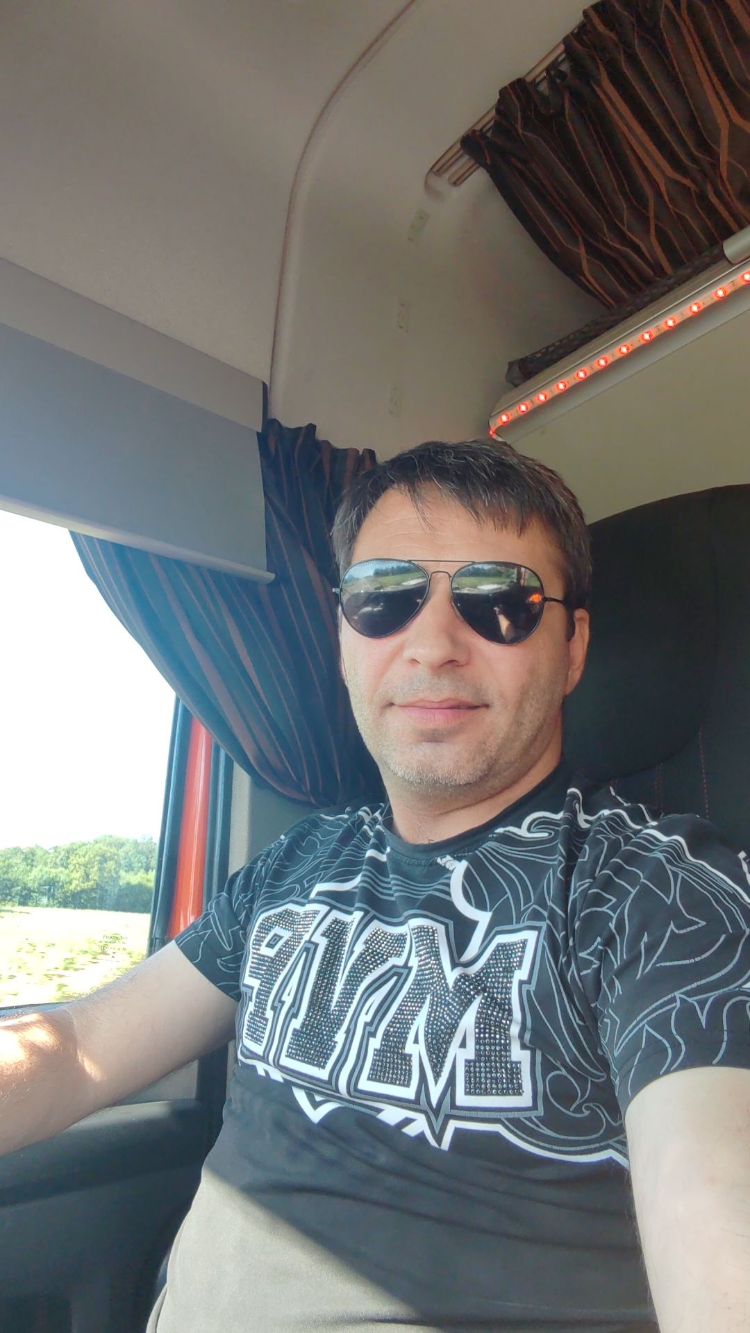 Profil de Uriel, 47 ans, Annonce Gay à Strongfield