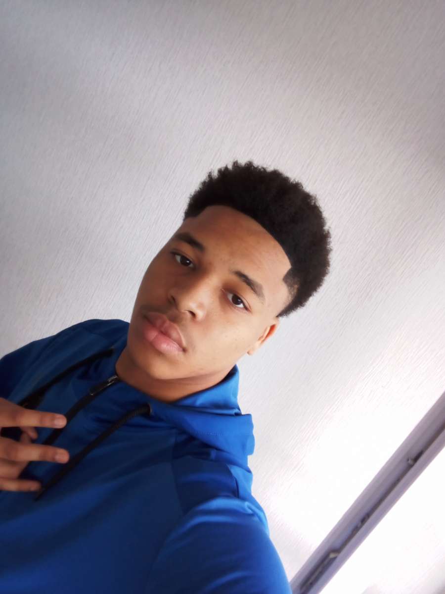 Profil de Aboudou, 20 ans, Annonce Gay à MacGregor
