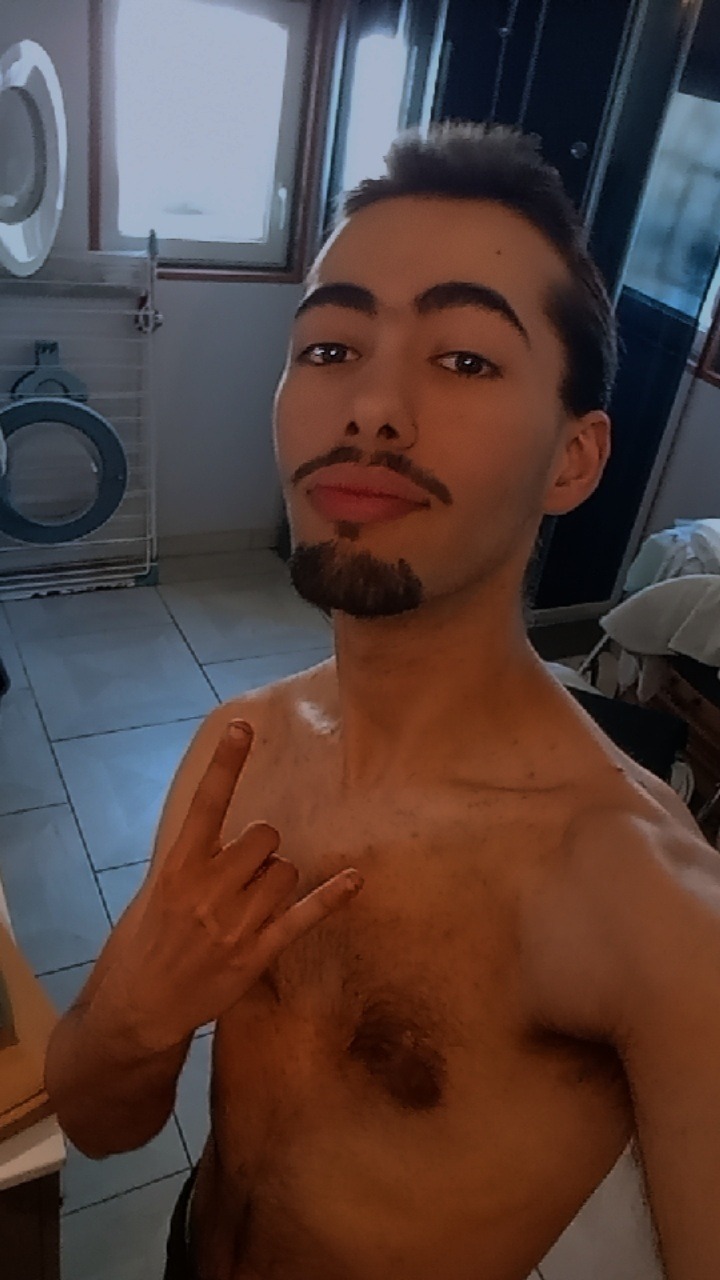 Profil de Maxence, 25 ans, Annonce Gay à Saint-Tharcisius