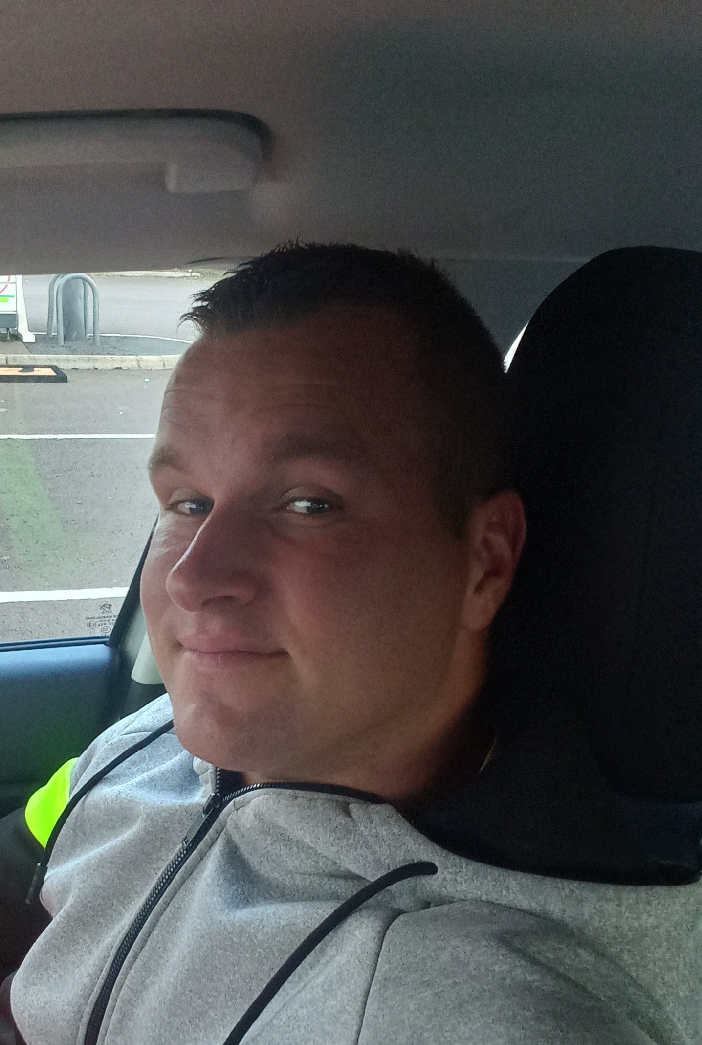 Profil de Nardo, 29 ans, Annonce Gay à Saint-Jules