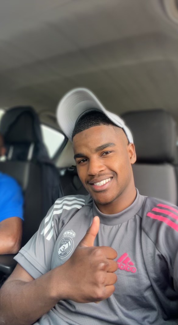 Profil de Elazar, 21 ans, Annonce Gay à Boyle